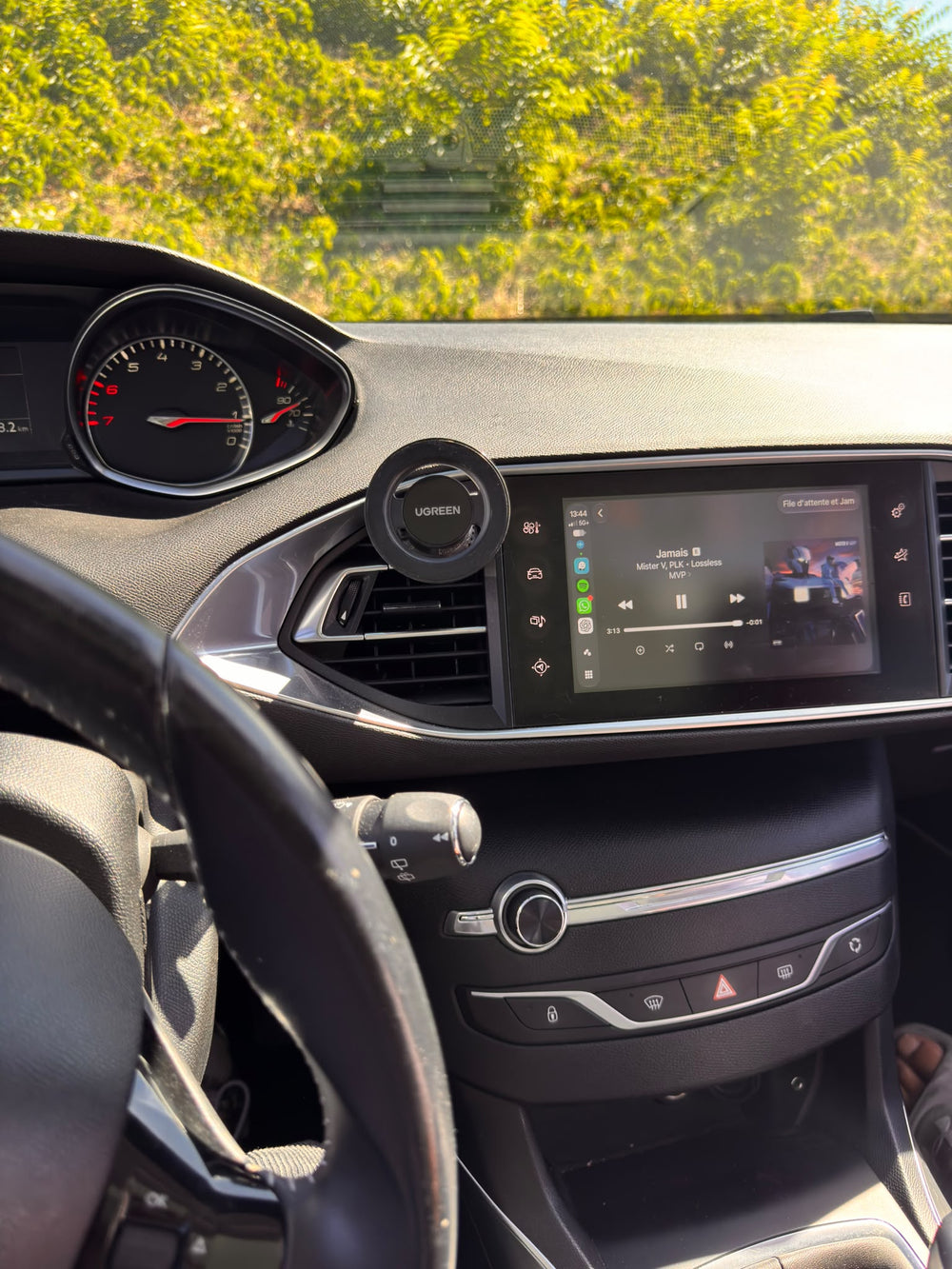 CarPlay installé dans une Peugeot 308